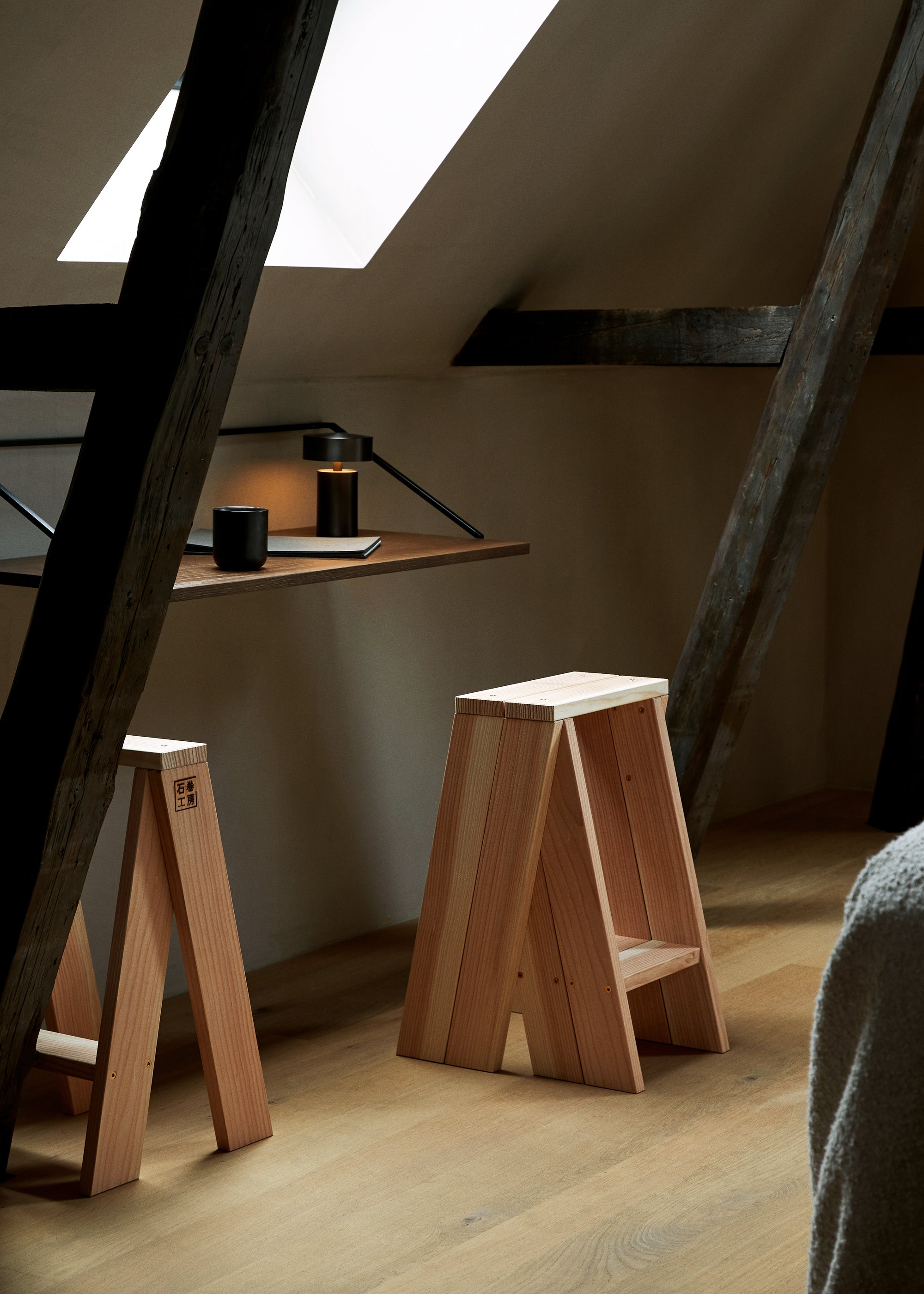 Column Portable Lamp